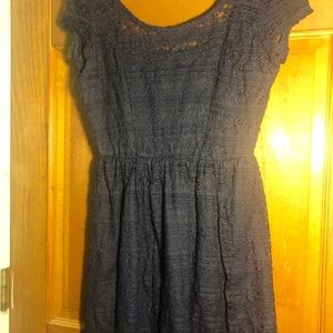 Casual women’s navy lace dress. Size M